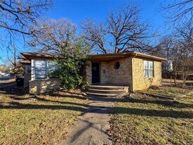 1431 W Chestnut St in Denison, TX - Building Photo