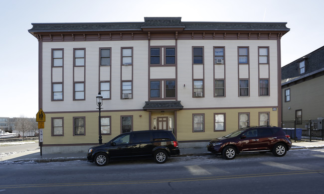 192 Broadway St in Lowell, MA - Building Photo - Building Photo