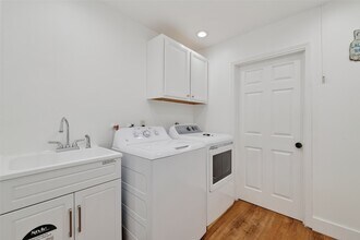 7226 Skybright Ln in Houston, TX - Building Photo - Building Photo