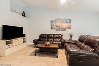 374 Dover Pl in Naples, FL - Building Photo - Building Photo