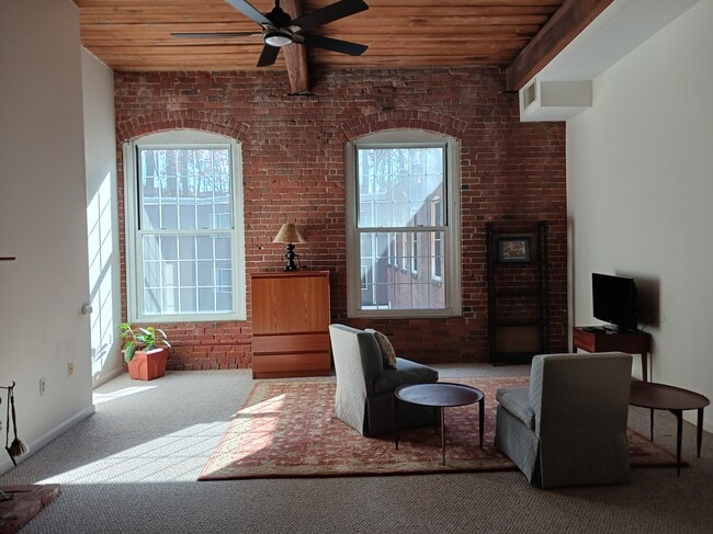 124 College St, Unit 21