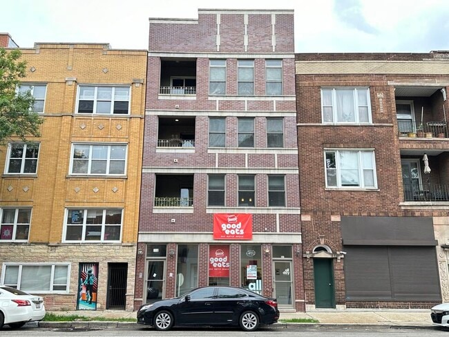 907 N Damen Ave, Unit 3C in Chicago, IL - Foto de edificio - Building Photo