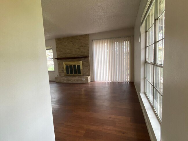 6801 Mini Cir-Unit -B in Austin, TX - Building Photo - Building Photo