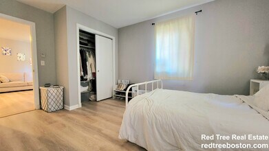 200 Kelton St, Unit A-14 in Boston, MA - Building Photo - Building Photo