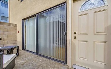 1431 S Bedford St, Unit #4 in Los Angeles, CA - Foto de edificio - Building Photo