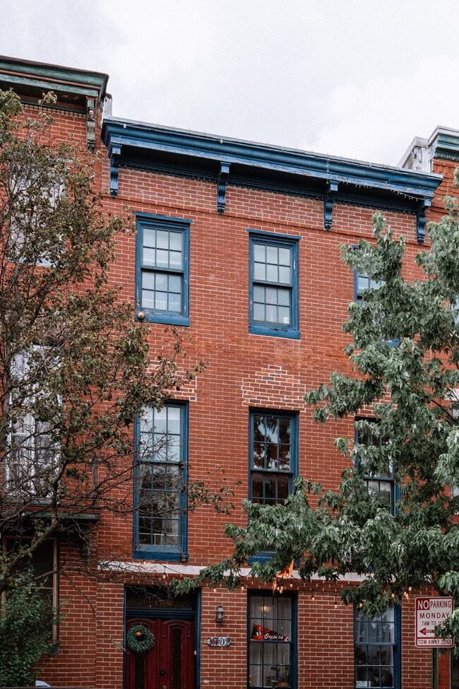 1702 Hollins St in Baltimore, MD - Building Photo - Building Photo