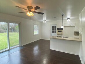 316 Pine St in Lake Jackson, TX - Building Photo - Building Photo