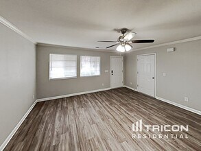 306 Walnut Crossing Dr in Whitsett, NC - Building Photo - Building Photo