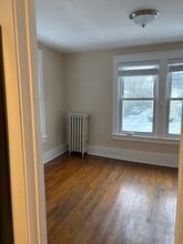 38 East St, Unit 2 in Rutland, VT - Foto de edificio - Building Photo