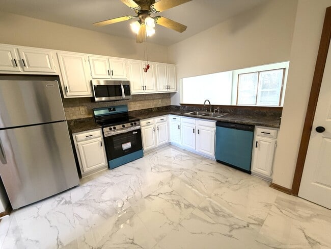 1409 Sampson Ln in Virginia Beach, VA - Building Photo - Building Photo