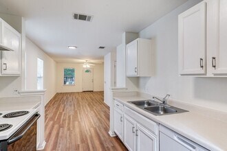 1505 Strickland Dr in Austin, TX - Building Photo - Building Photo