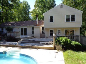 3800 Bell Rd in Burtonsville, MD - Foto de edificio - Building Photo