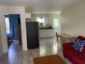 84 Guinea Rd, Unit In-law apartment in Kennebunkport, ME - Foto de edificio - Building Photo