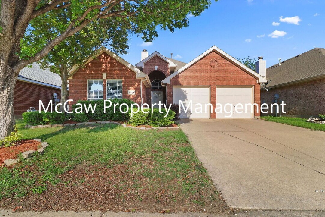 7012 Deer Ridge Dr in Fort Worth, TX - Building Photo