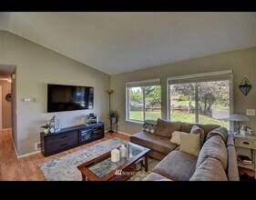 1309 Grass Ct SE in Olympia, WA - Building Photo - Building Photo