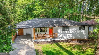 2430 Hanford Dr SW in Atlanta, GA - Building Photo