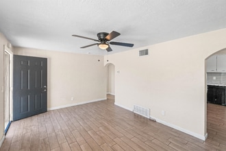 3833 N Tyndall Ave in Tucson, AZ - Foto de edificio - Building Photo