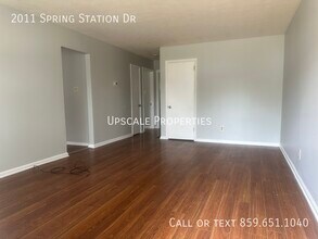 2011 Spring Station Dr in Lexington, KY - Building Photo - Building Photo