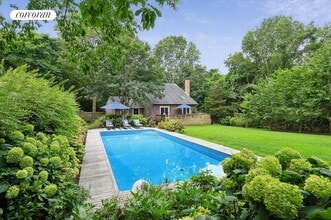 6 Briarsweet Ln in East Hampton, NY - Building Photo - Building Photo