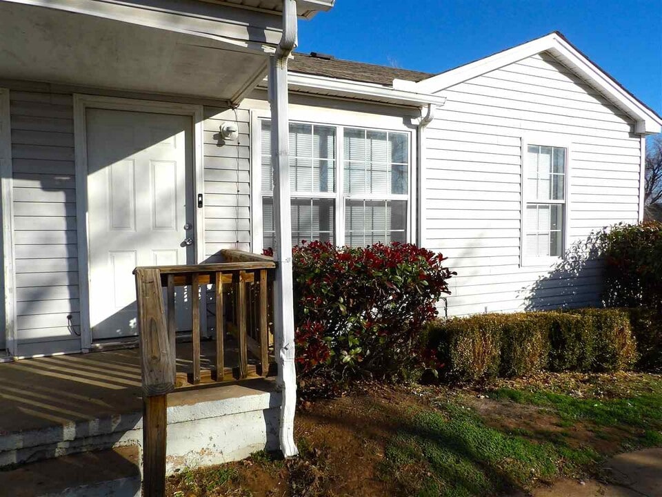 2828 Mobley in Lawton, OK - Building Photo