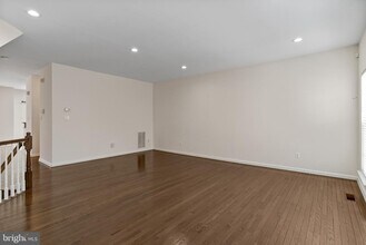 13258 Maple Creek Ln in Centreville, VA - Building Photo - Building Photo