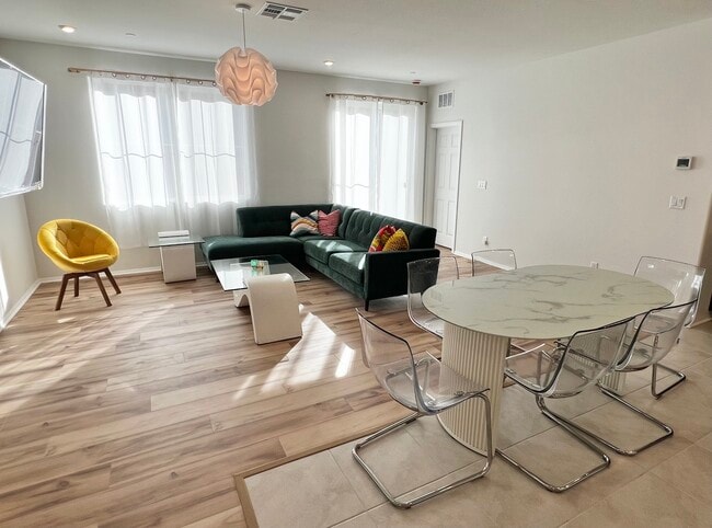 1977 Rubra Pl, Unit Bedroom 1 in Las Vegas, NV - Building Photo - Building Photo