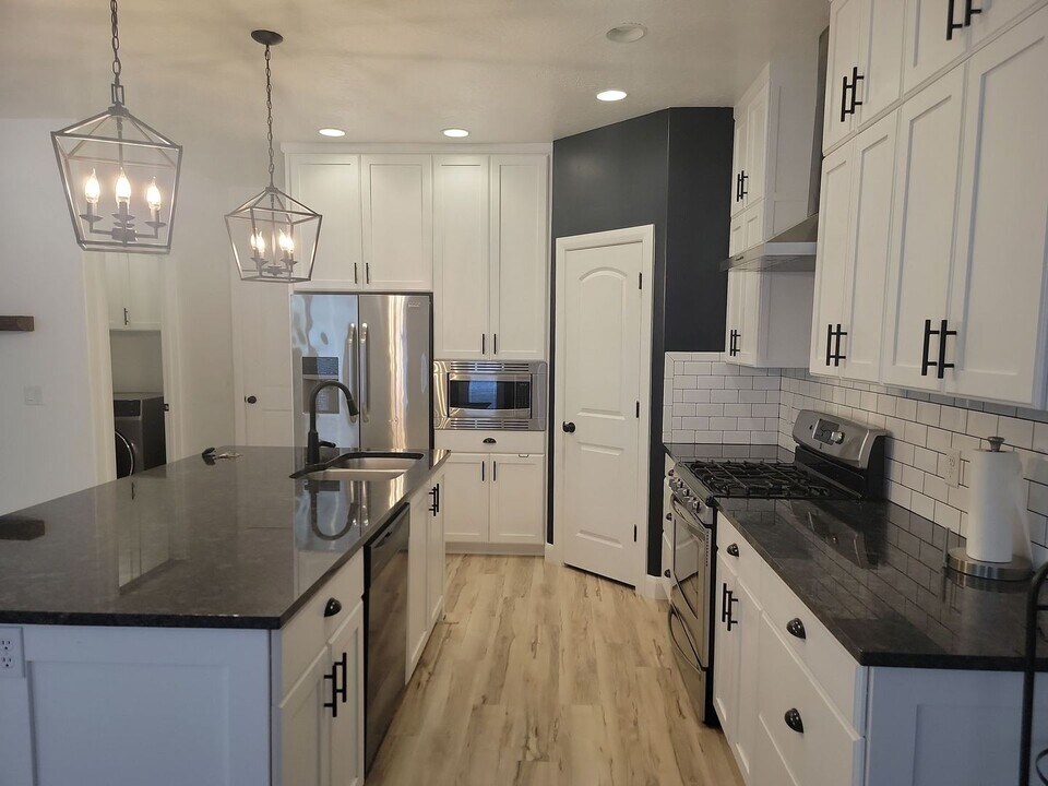 5836 Desert Crest Dr in Saint George, UT - Building Photo
