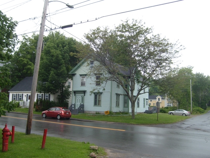 240 High St in Belfast, ME - Building Photo