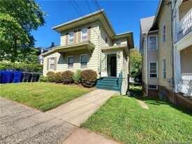 39 Rogers St in Branford, CT - Building Photo