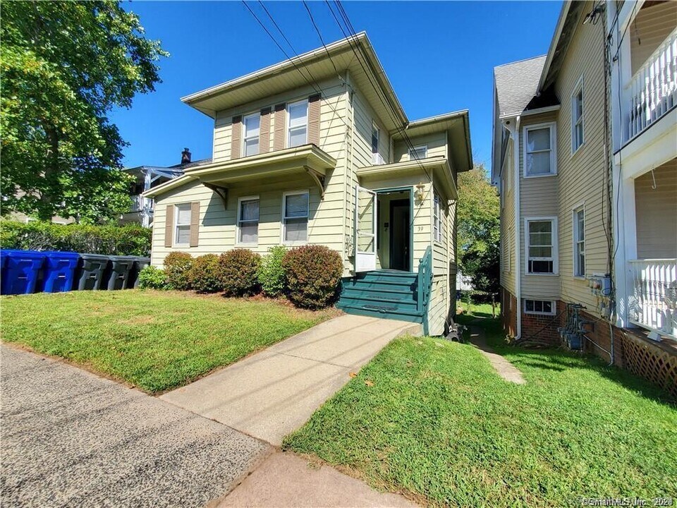 39 Rogers St in Branford, CT - Building Photo