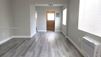 934 Meridian Ave in Miami Beach, FL - Building Photo