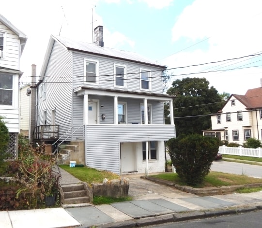 301 Bay St in Peekskill, NY - Foto de edificio - Building Photo
