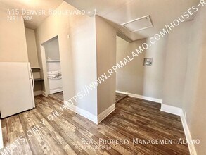 415 Denver Blvd-Unit -1 in San Antonio, TX - Foto de edificio - Building Photo