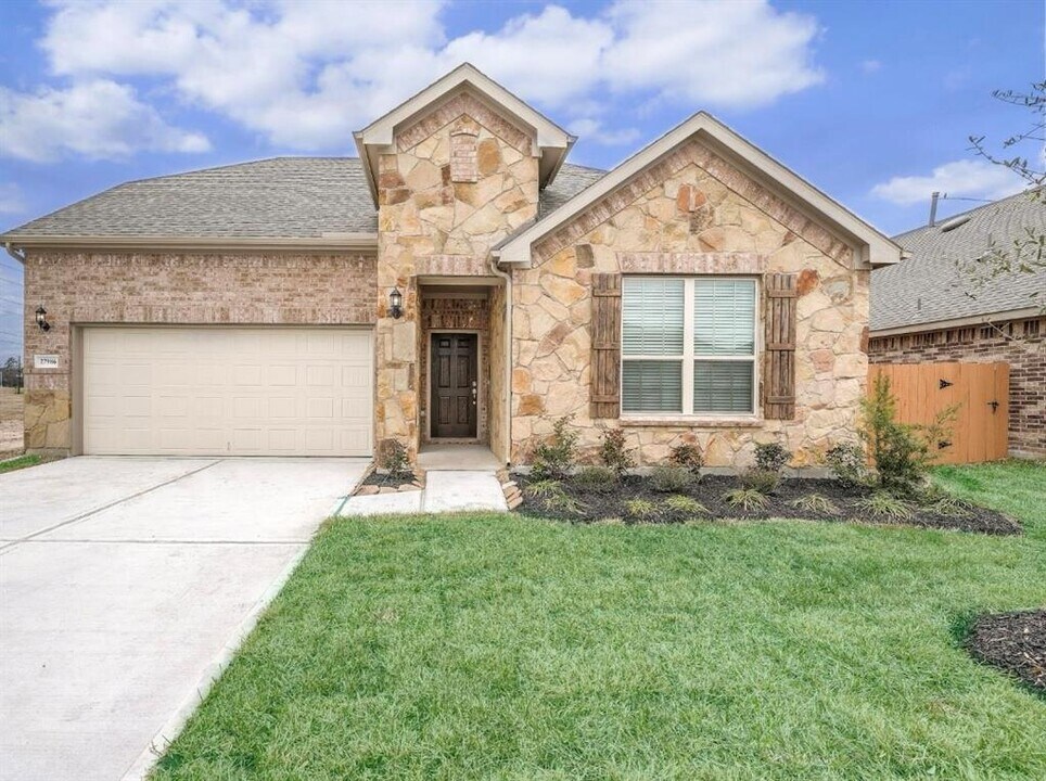 27986 Clear Pines Dr. in Spring, TX - Building Photo
