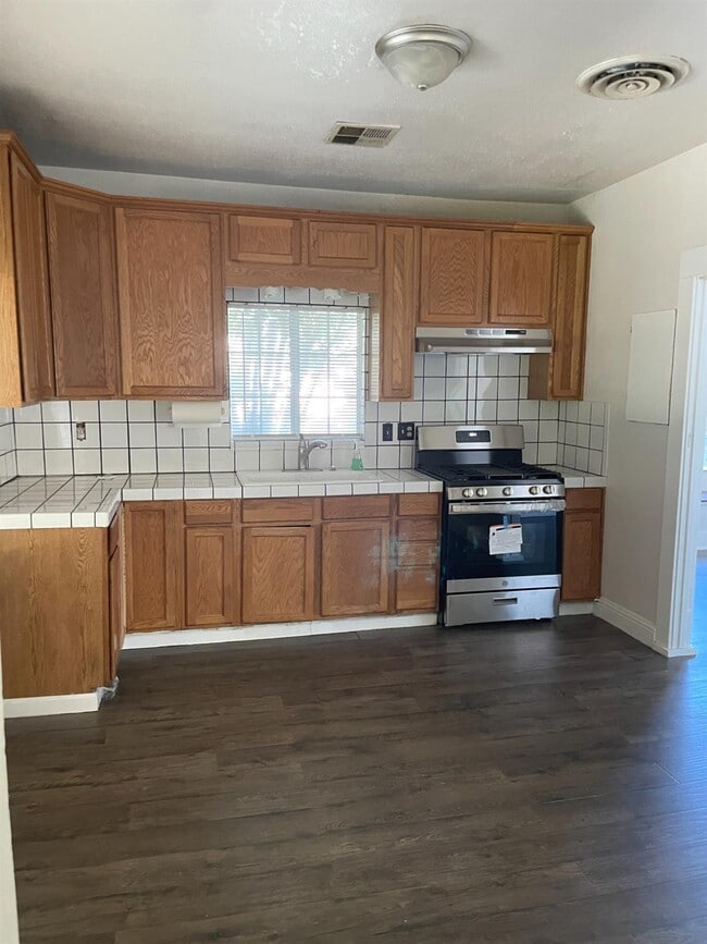 780 Lake St in Kingsburg, CA - Building Photo - Building Photo