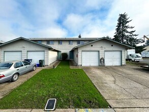 267 S 40th St in Springfield, OR - Building Photo - Building Photo