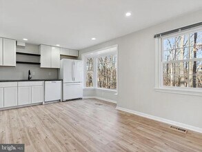 6542 Birchleigh Way in Alexandria, VA - Building Photo - Building Photo