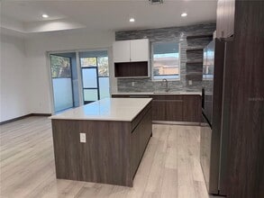 3050 Wentworth St in North Port, FL - Foto de edificio - Building Photo