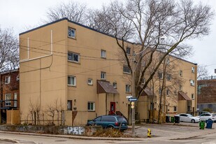 829-831 Richmond St W in Toronto, ON - Building Photo