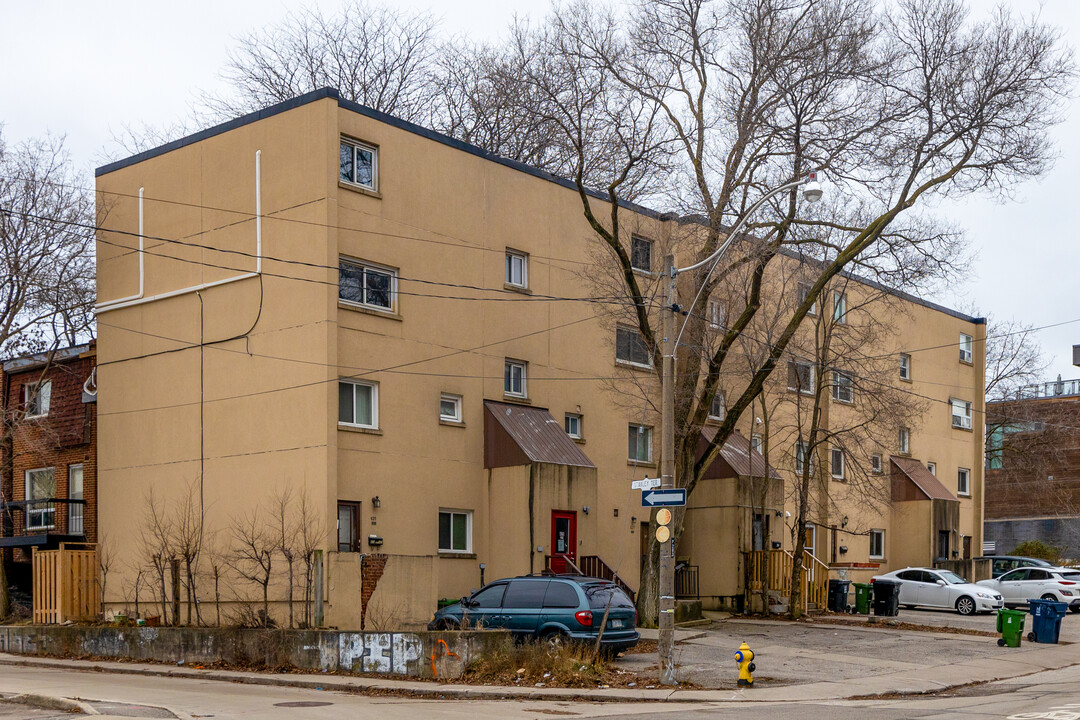 829-831 Richmond St W in Toronto, ON - Building Photo