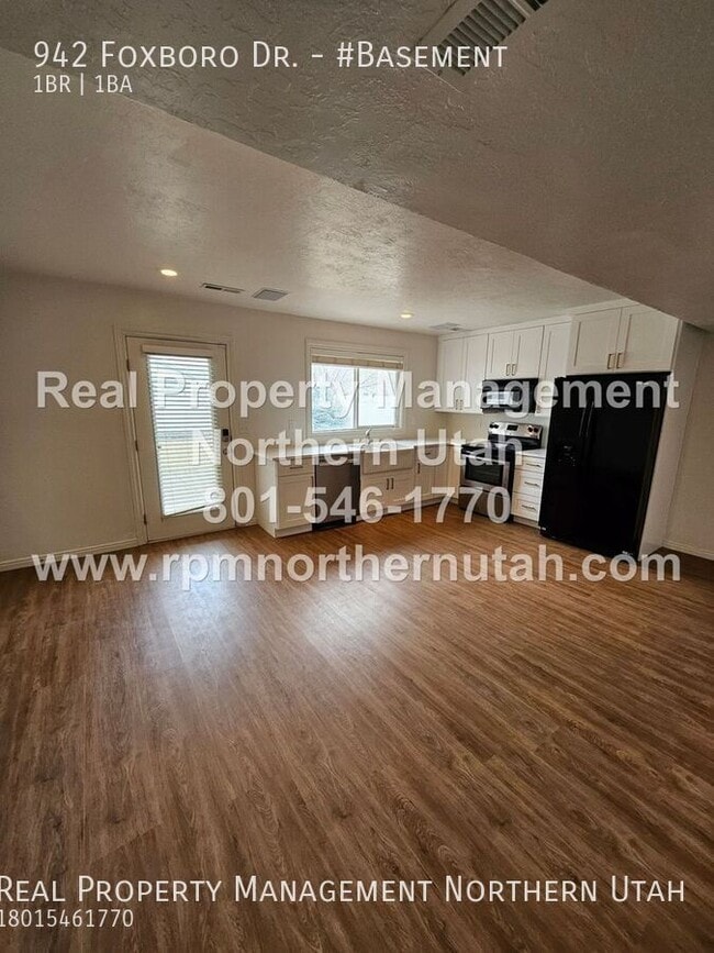 942 Foxboro Dr in North Salt Lake, UT - Building Photo - Building Photo