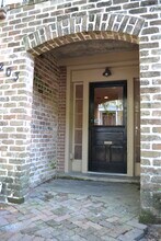 203 W Waldburg St, Unit First Floor in Savannah, GA - Foto de edificio - Building Photo