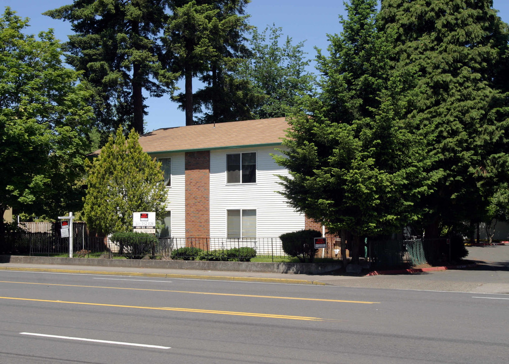 17611 SE Stark St in Portland, OR - Foto de edificio