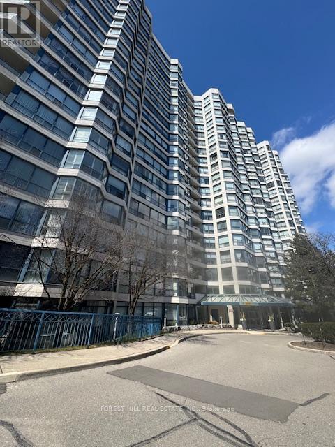 7300-7300 Yonge St in Vaughan, ON - Building Photo