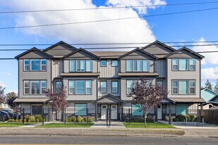 Rainier View Court in Tacoma, WA - Building Photo