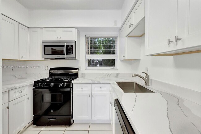 312 Hendricks Isle in Fort Lauderdale, FL - Building Photo - Building Photo