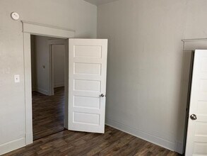 208 E Springer Ave in Guthrie, OK - Building Photo - Building Photo