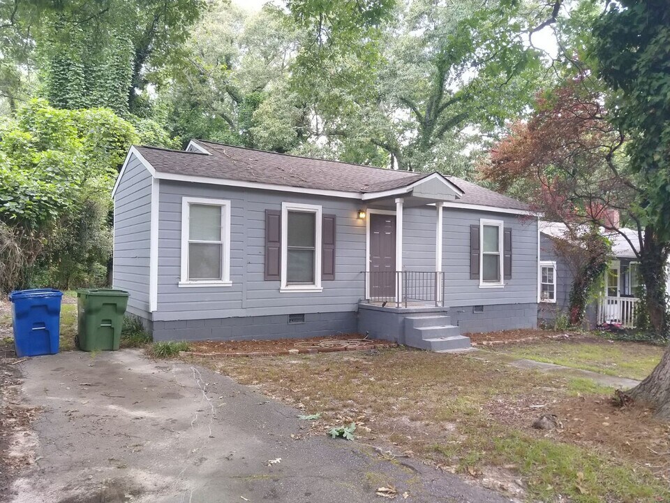700 Cedar Ave NW in Atlanta, GA - Building Photo