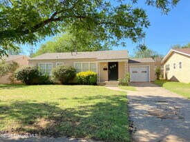 4313 31st St in Lubbock, TX - Building Photo