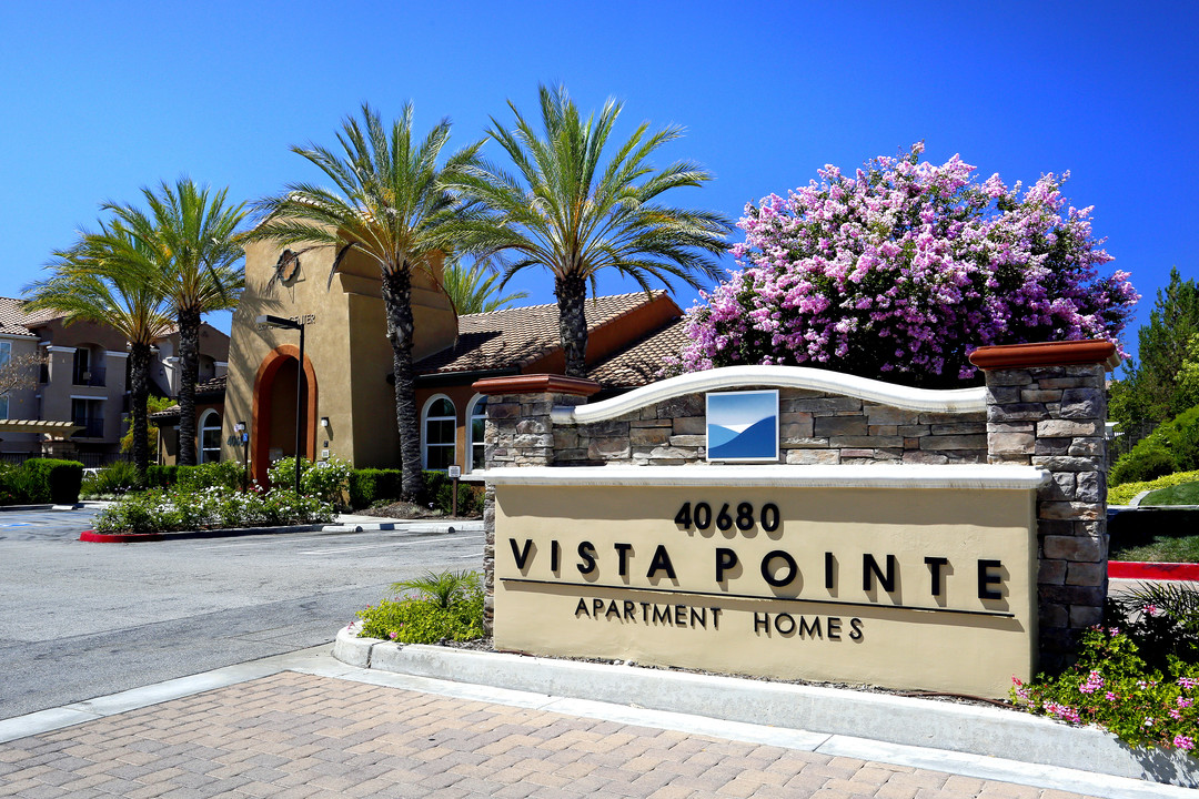 Vista Pointe in Murrieta, CA - Foto de edificio